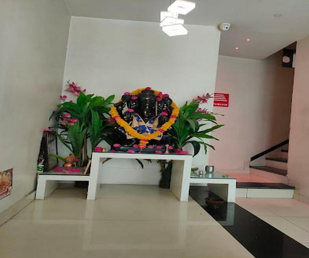 Cherrystay Kiran Inn Indore Buitenkant foto