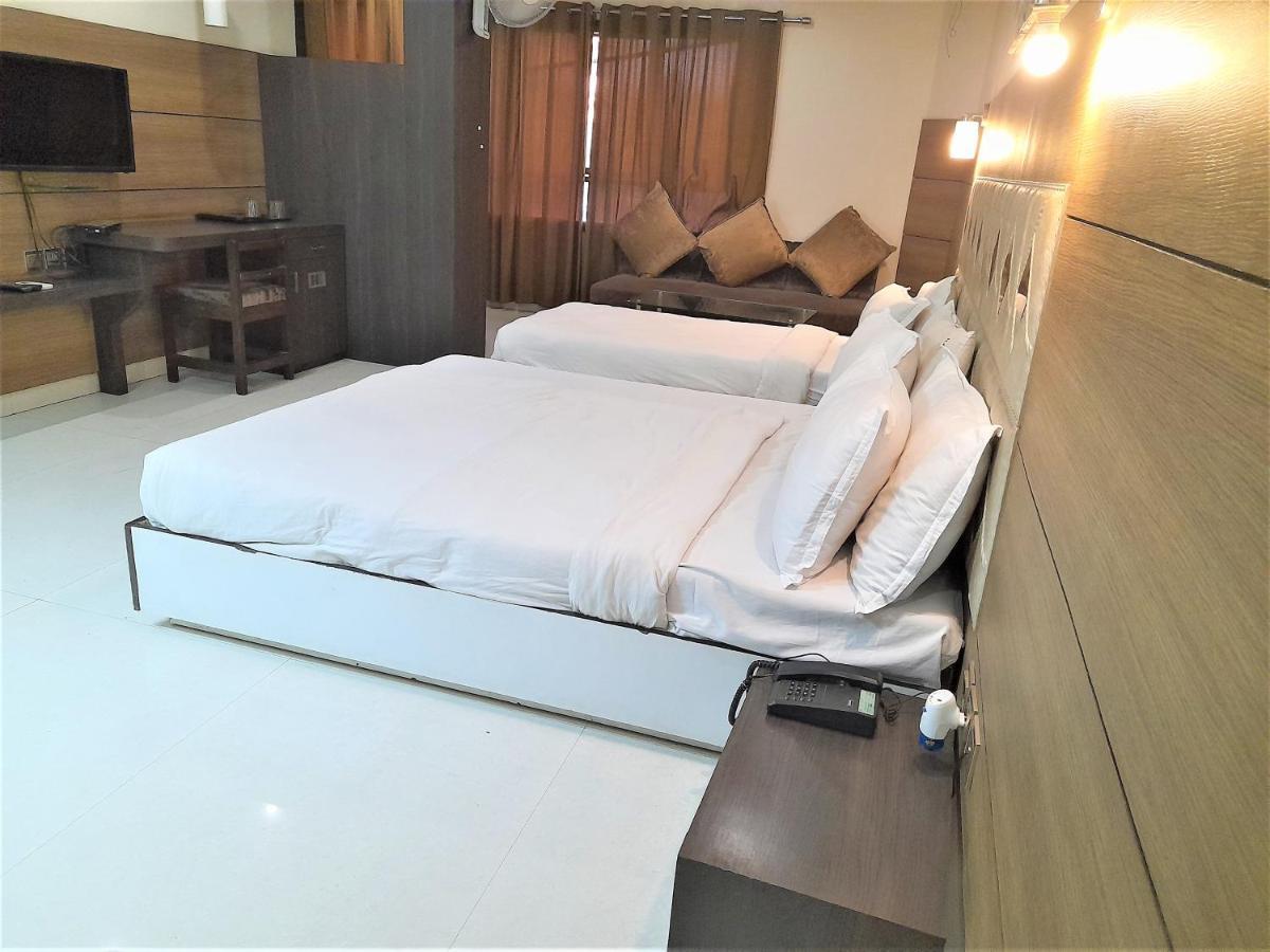 Cherrystay Kiran Inn Indore Buitenkant foto