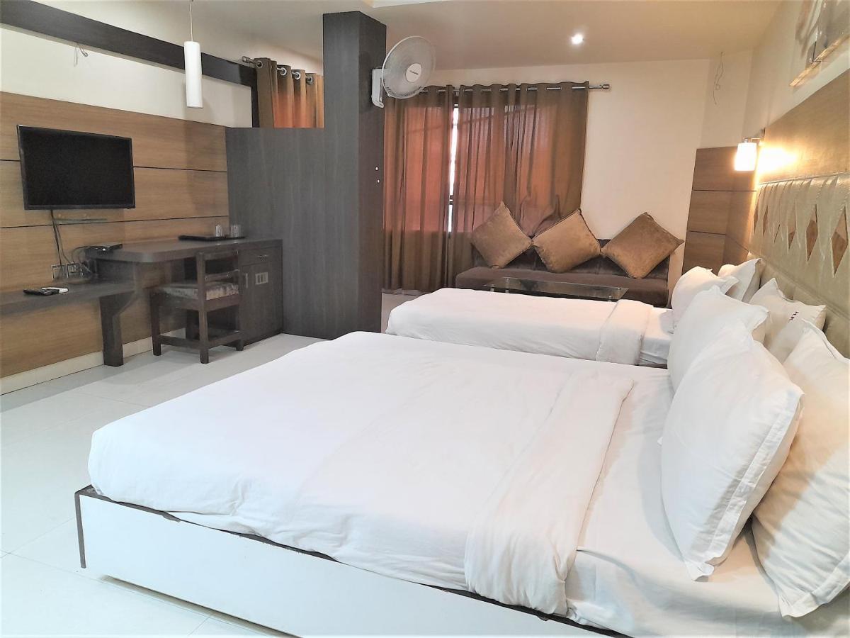 Cherrystay Kiran Inn Indore Buitenkant foto